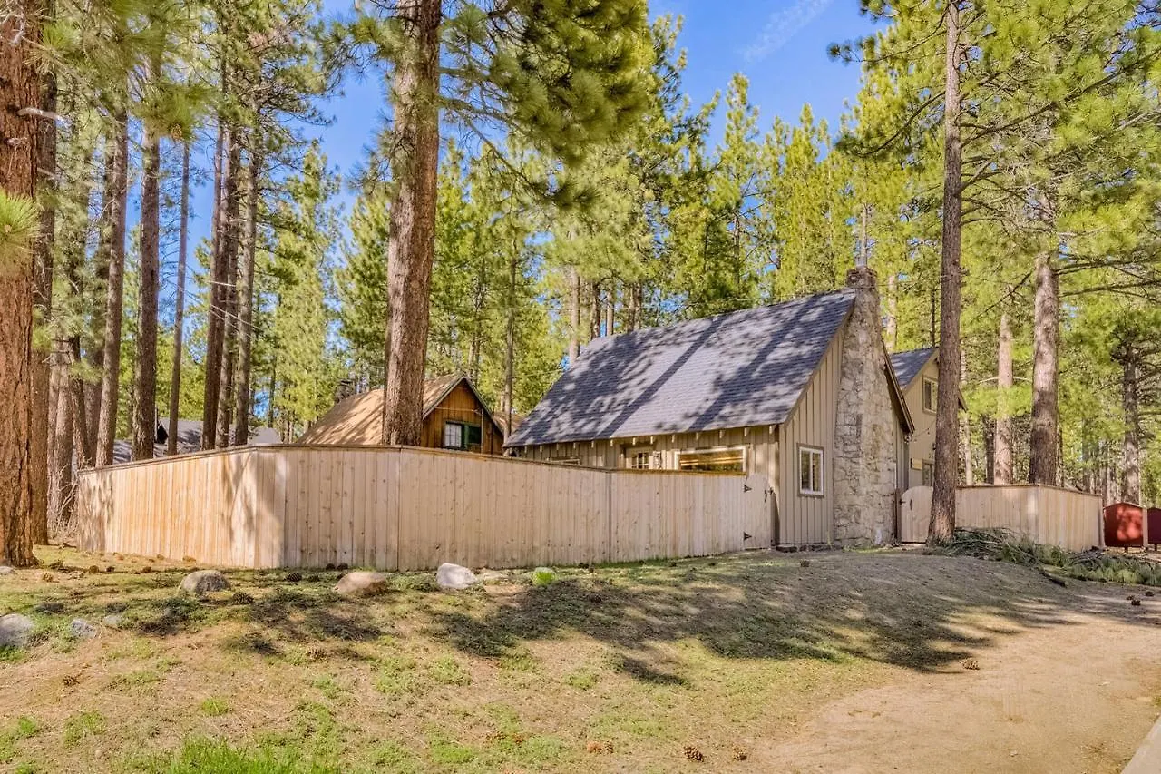 סאות' לייק טאהו Black Bear Hideaway בית נופש